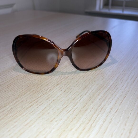 Vintage Burberry Sunglasses – Chic Oval Frame with Gradient Lenses - Picture 7 of 12